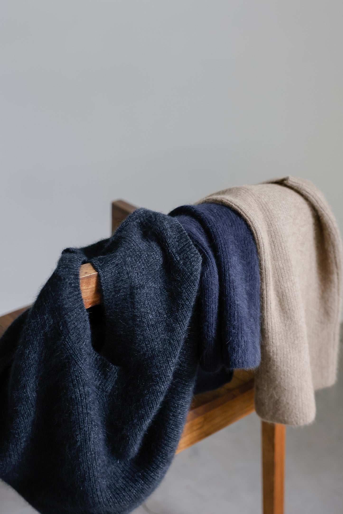 25AW Gillet sans manches col V en laine de renard et raton laveur /CT25103