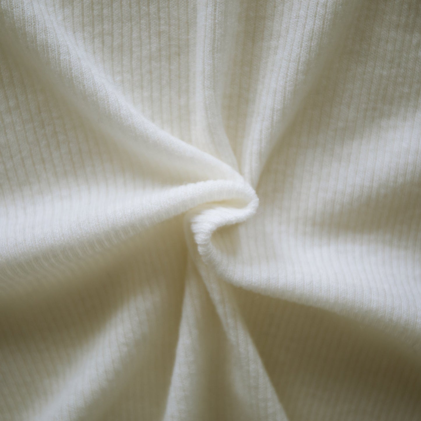 Archive item Pull à col roulé côtelée en laine légère originale /5540