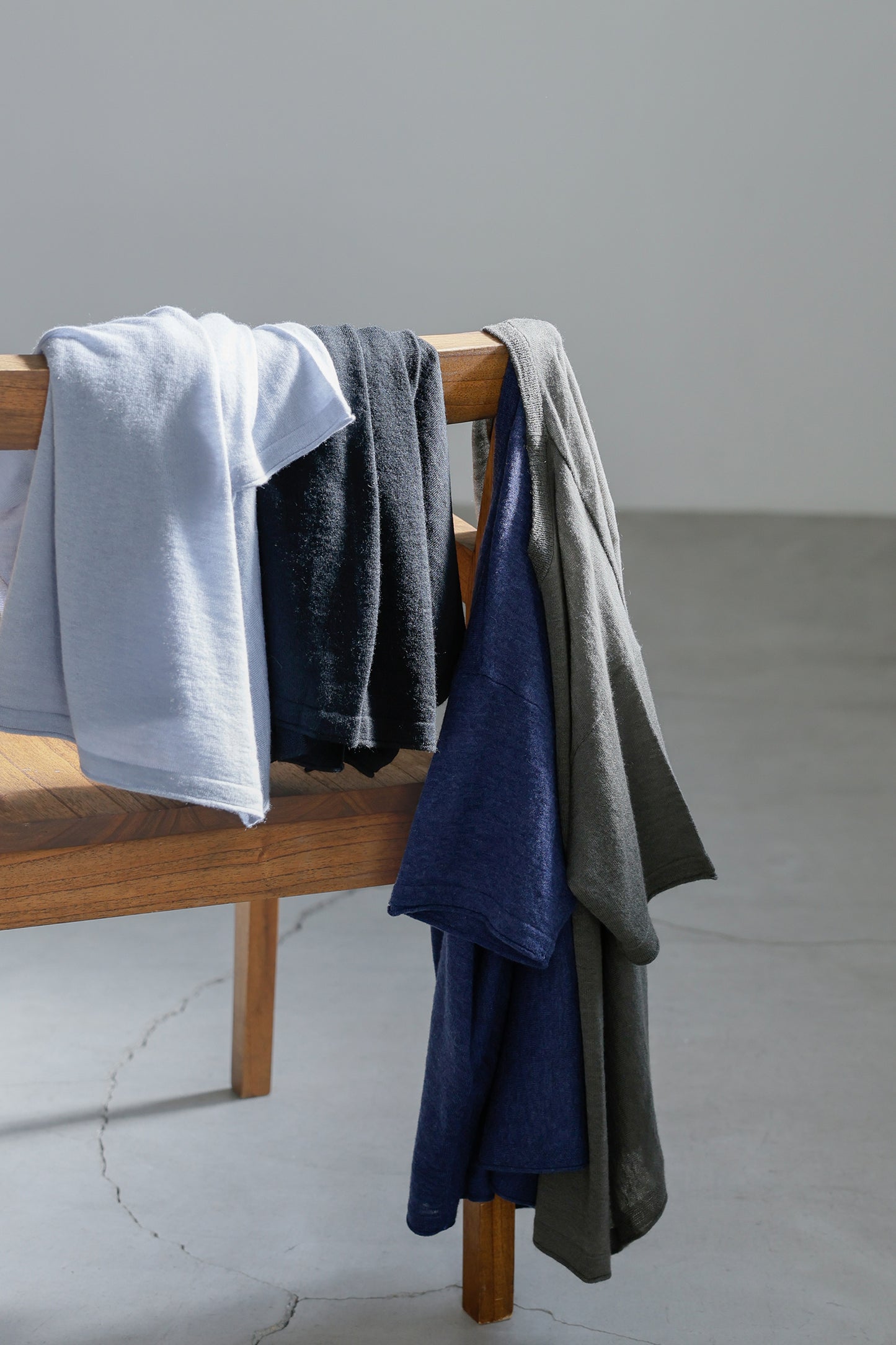 HOLIDAY20/ 25AW Pull en cachemire léger à manches courtes /CT25302