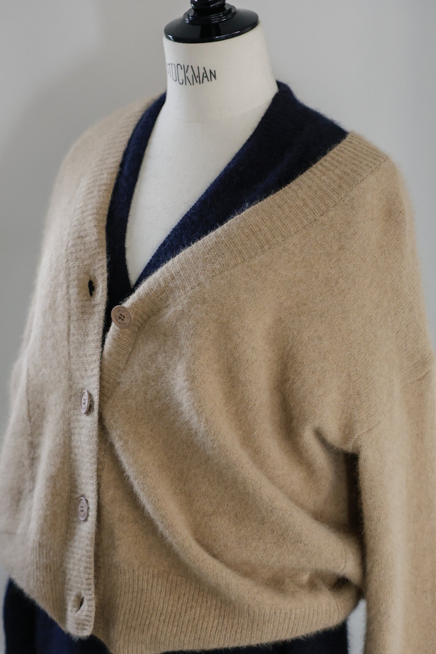 Cardigan en laine de renard et raton laveur avec poches /CT23340