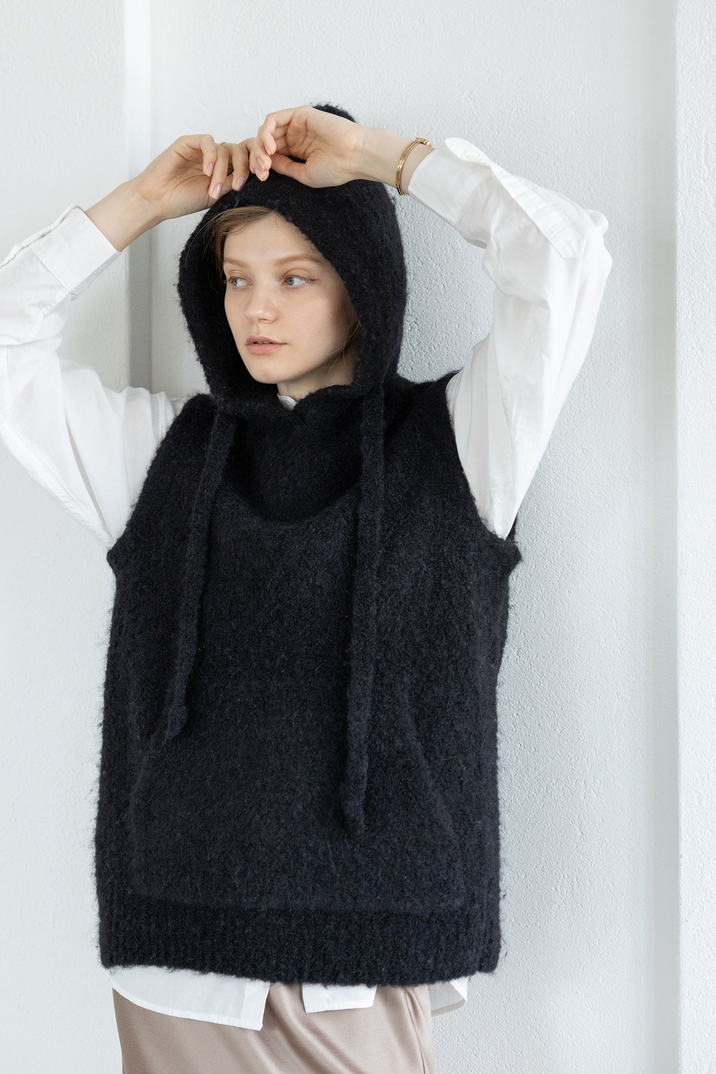 25AW Pull sans manches à capuche en alpaga /CT25318