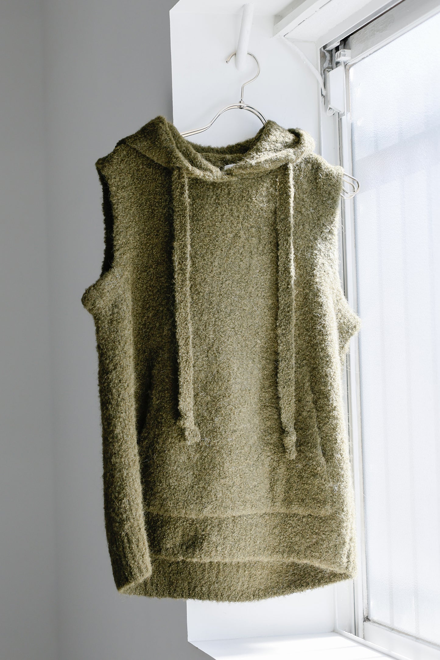 HOLIDAY20/ 25AW Pull sans manches à capuche en alpaga /CT25318