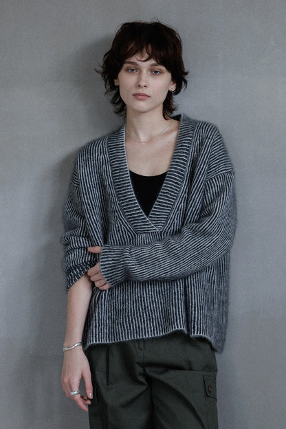 25AW Pull à col en V en raton laveur et renard /CT25327