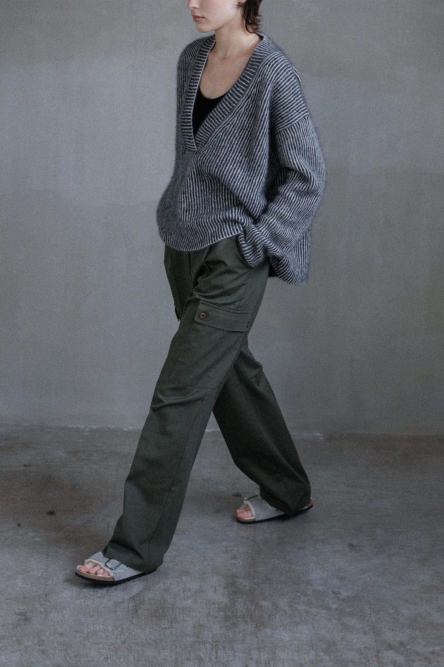 25AW Pull à col en V en raton laveur et renard /CT25327