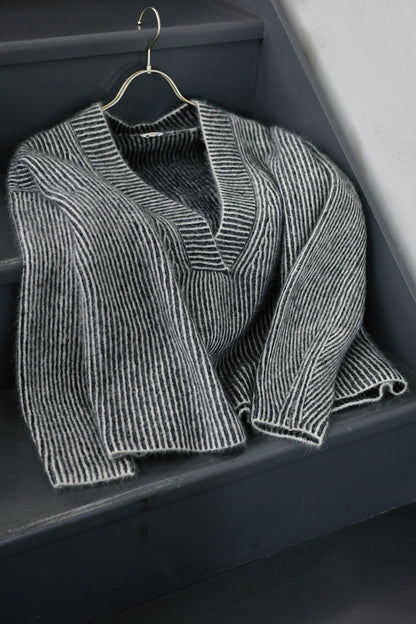 25AW Pull à col en V en raton laveur et renard /CT25327