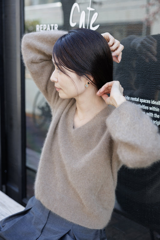 Archive item Raccoon v-neck pullover /CT22348
