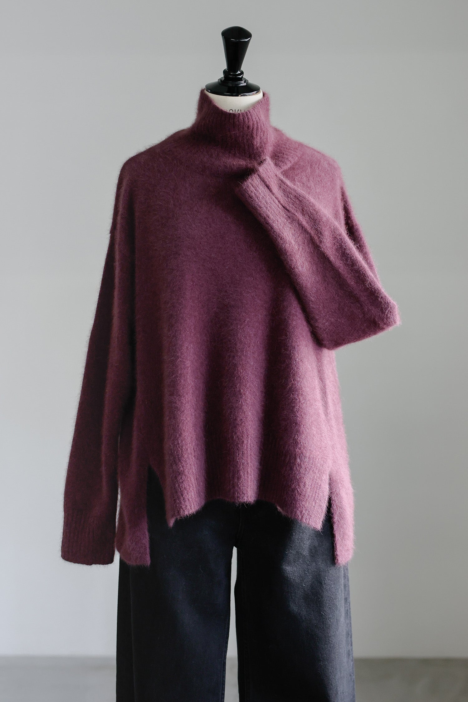 26capsule Raccoon fox turtle neck pullover /CT23335 – C.T.plage 26capsule Raccoon fox turtle neck pullover /CT23335 – C.T.plage