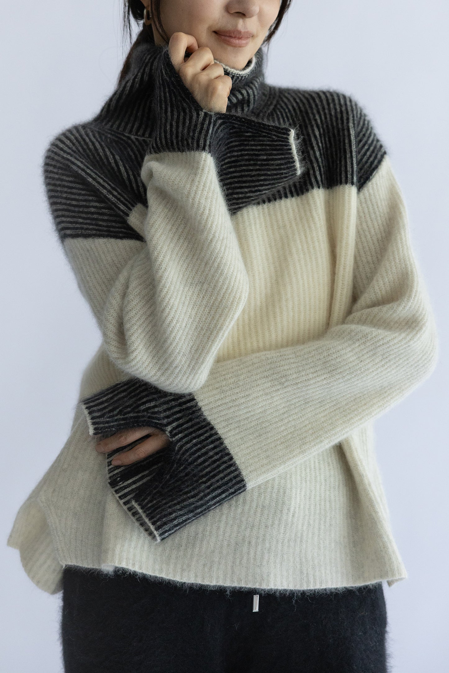 Re Stock Col roulé à manches fendues en raton laveur /CT24330