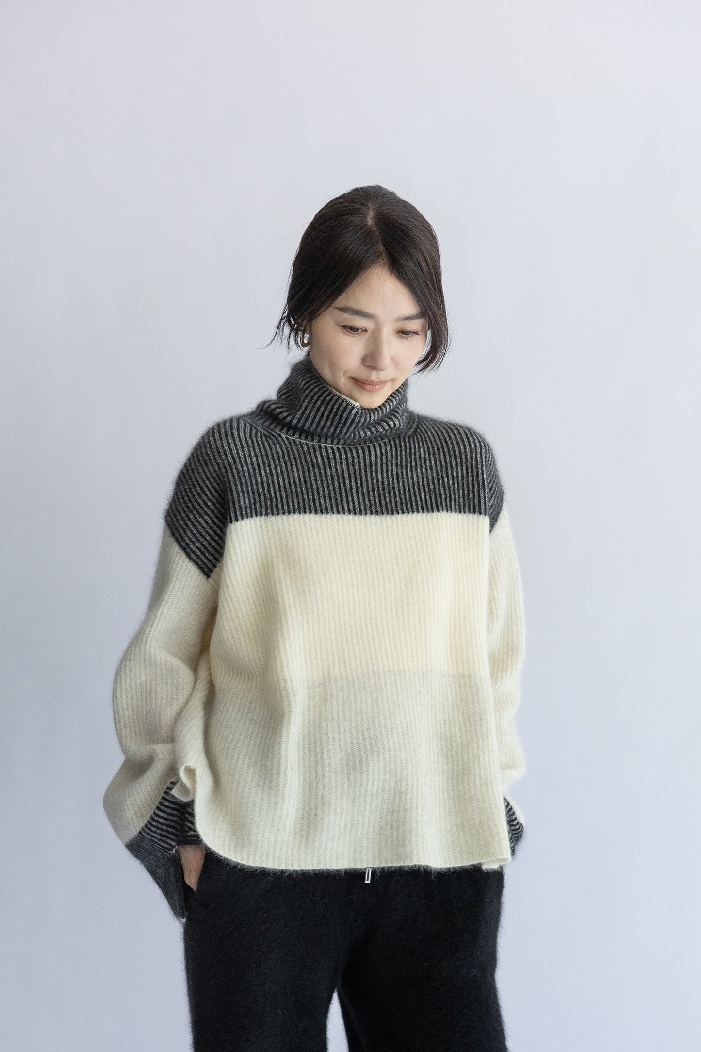 Re Stock Col roulé à manches fendues en raton laveur /CT24330