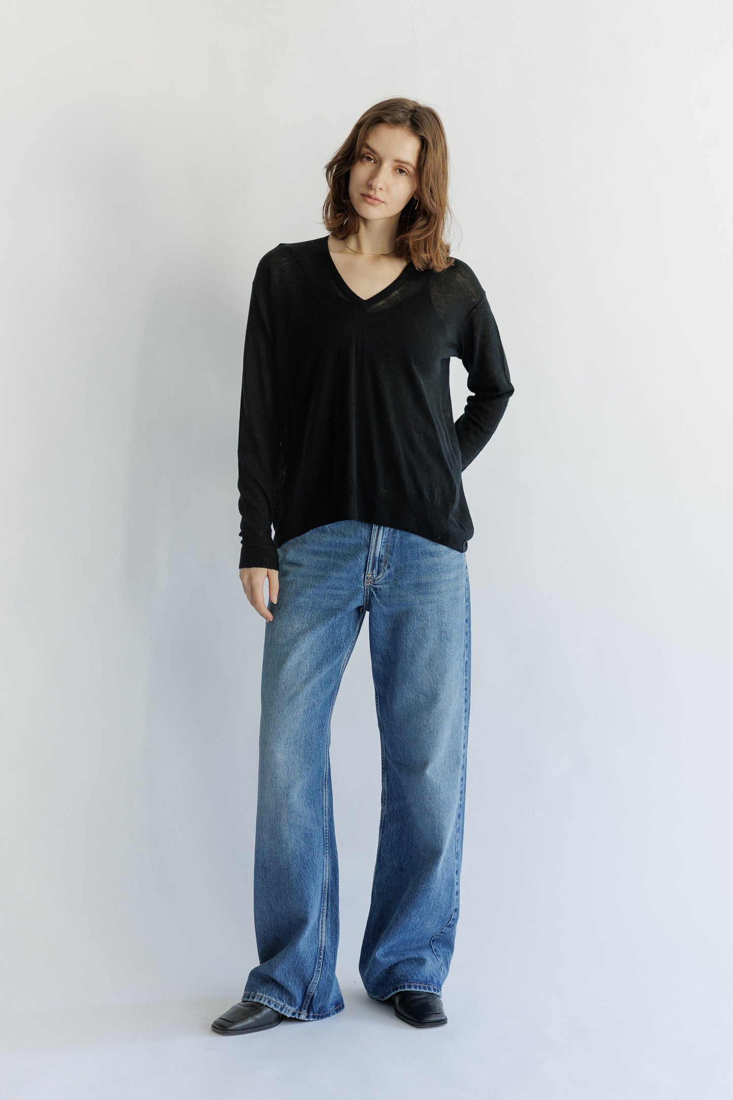 25SS Capsule Light cashmere V-neck pullover with back tuck  /CT25106