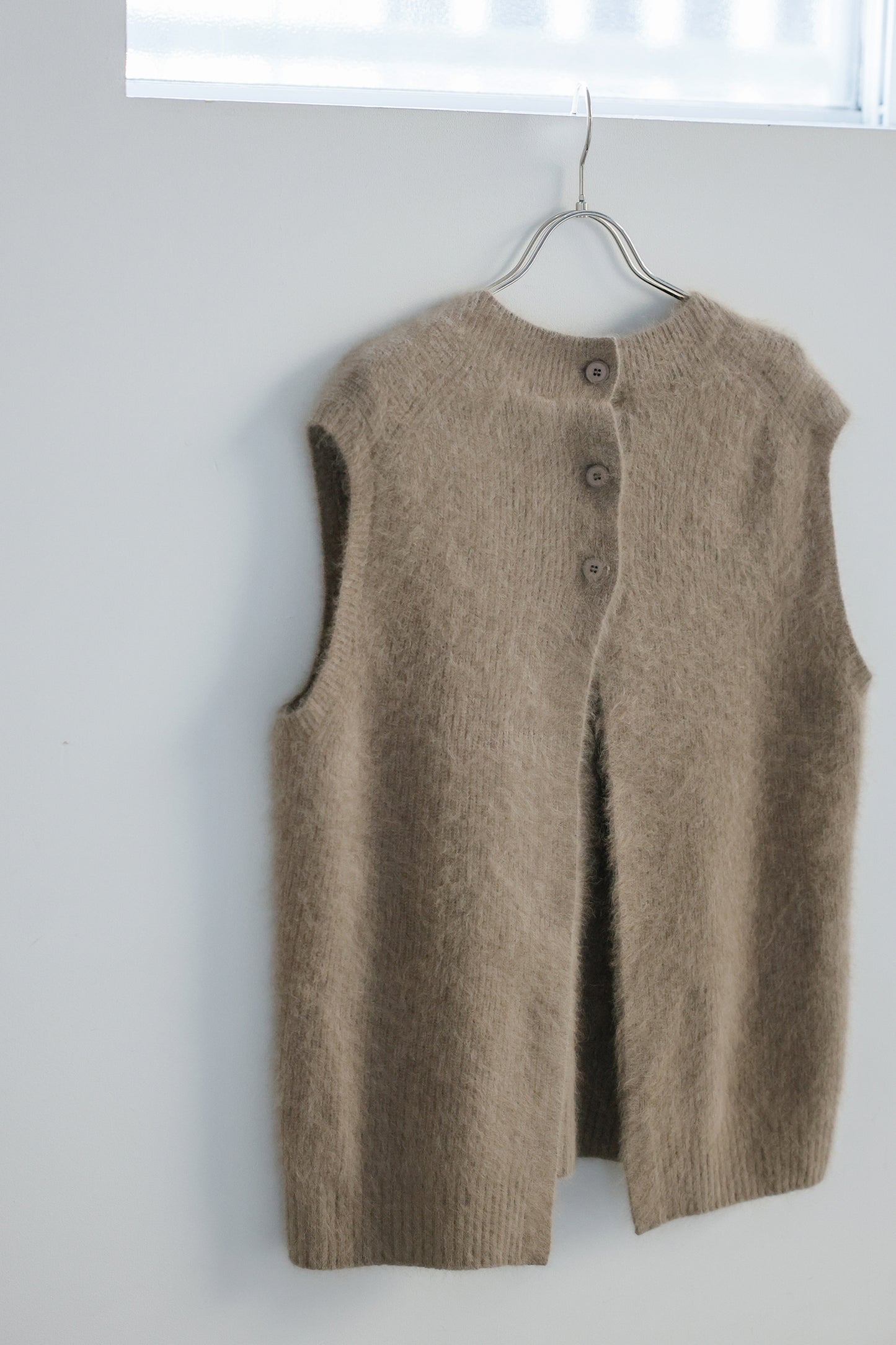 26capsule Raccoon fox back slit vest /CT26105