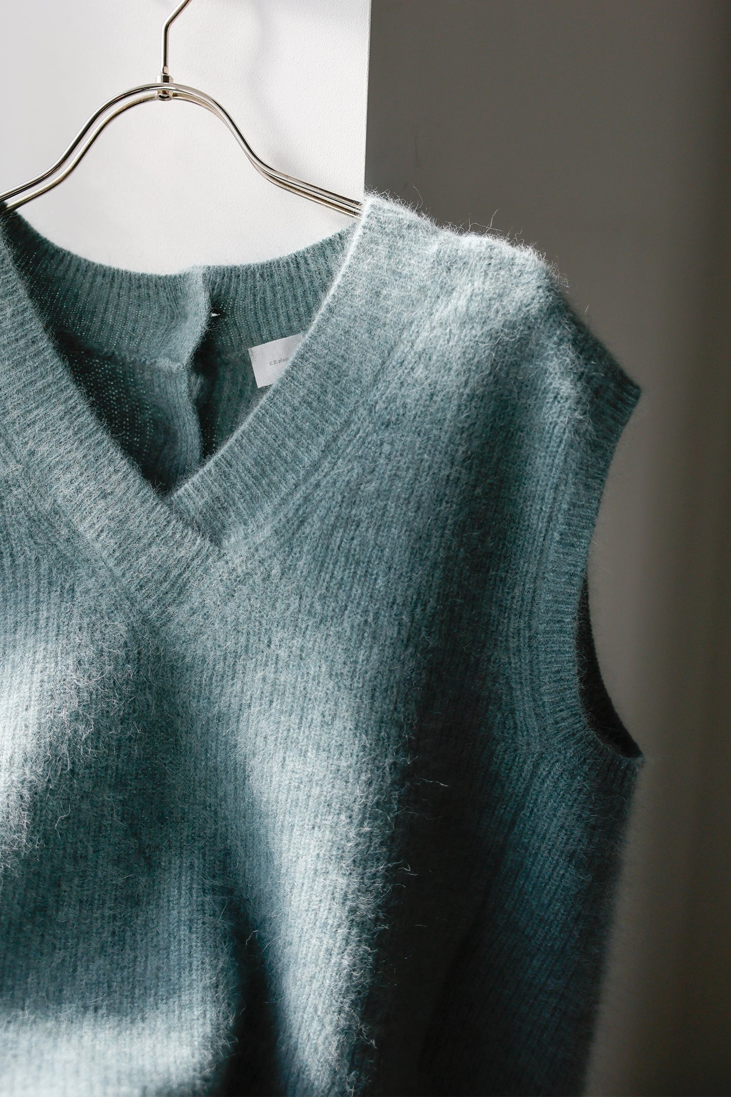 26capsule Raccoon fox back slit vest /CT26105