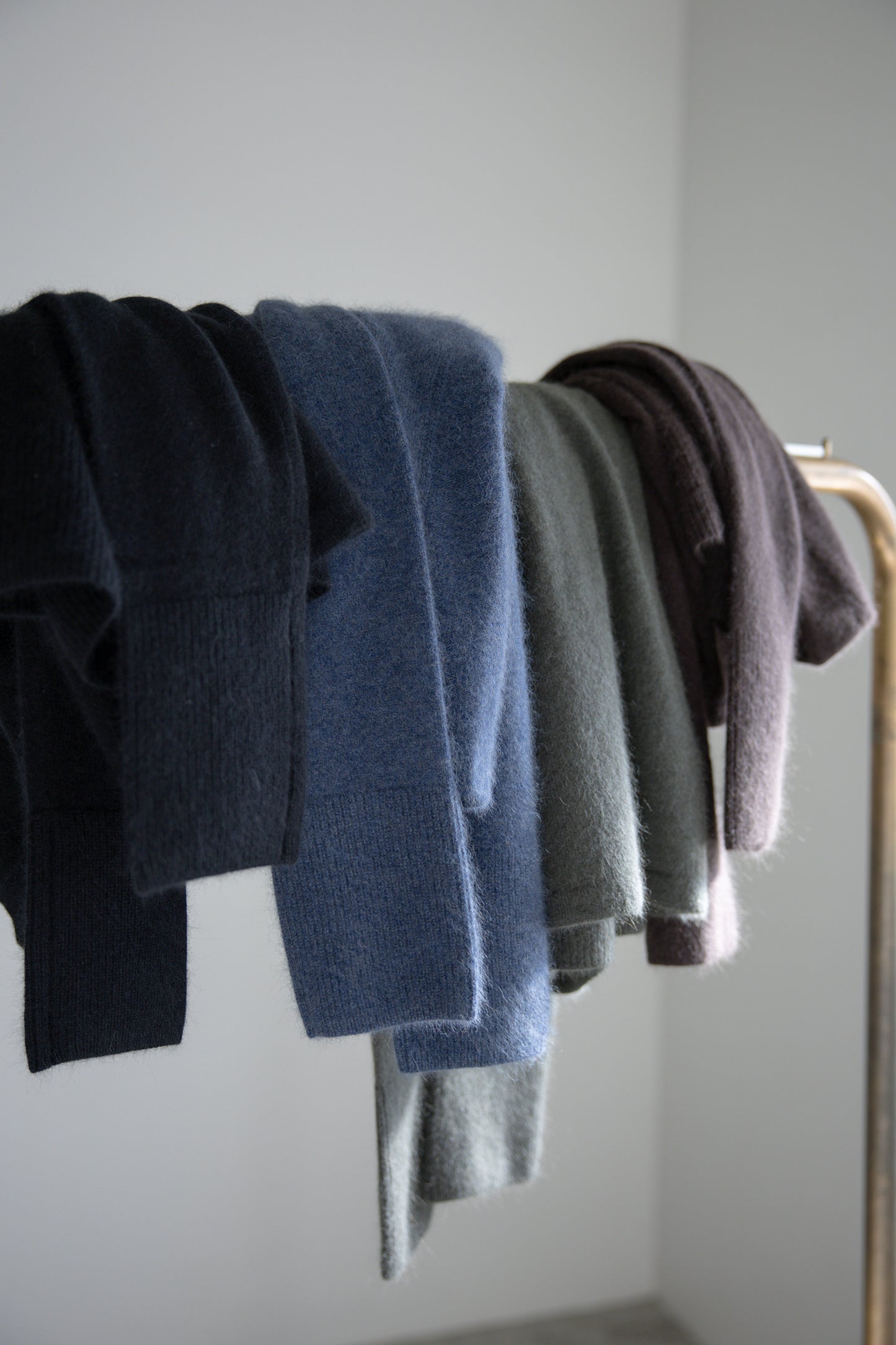 26capsule Cashmere raccoon crew neck pullover /CT26108