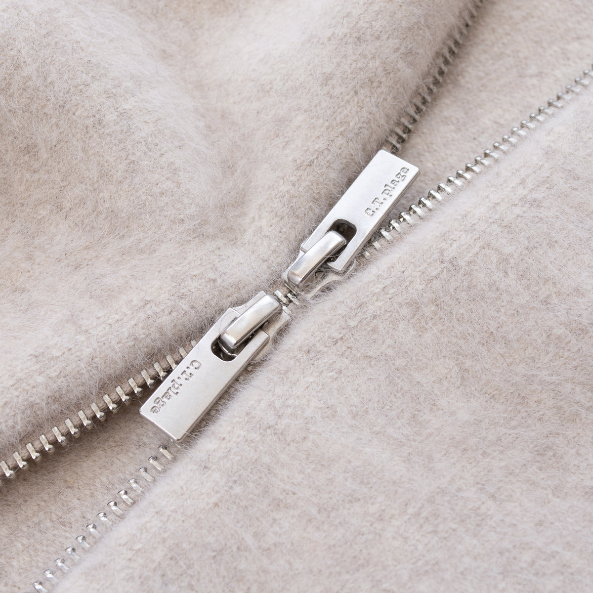 26AW Gilet zippé oversize en raton laveur et renard /CT26331